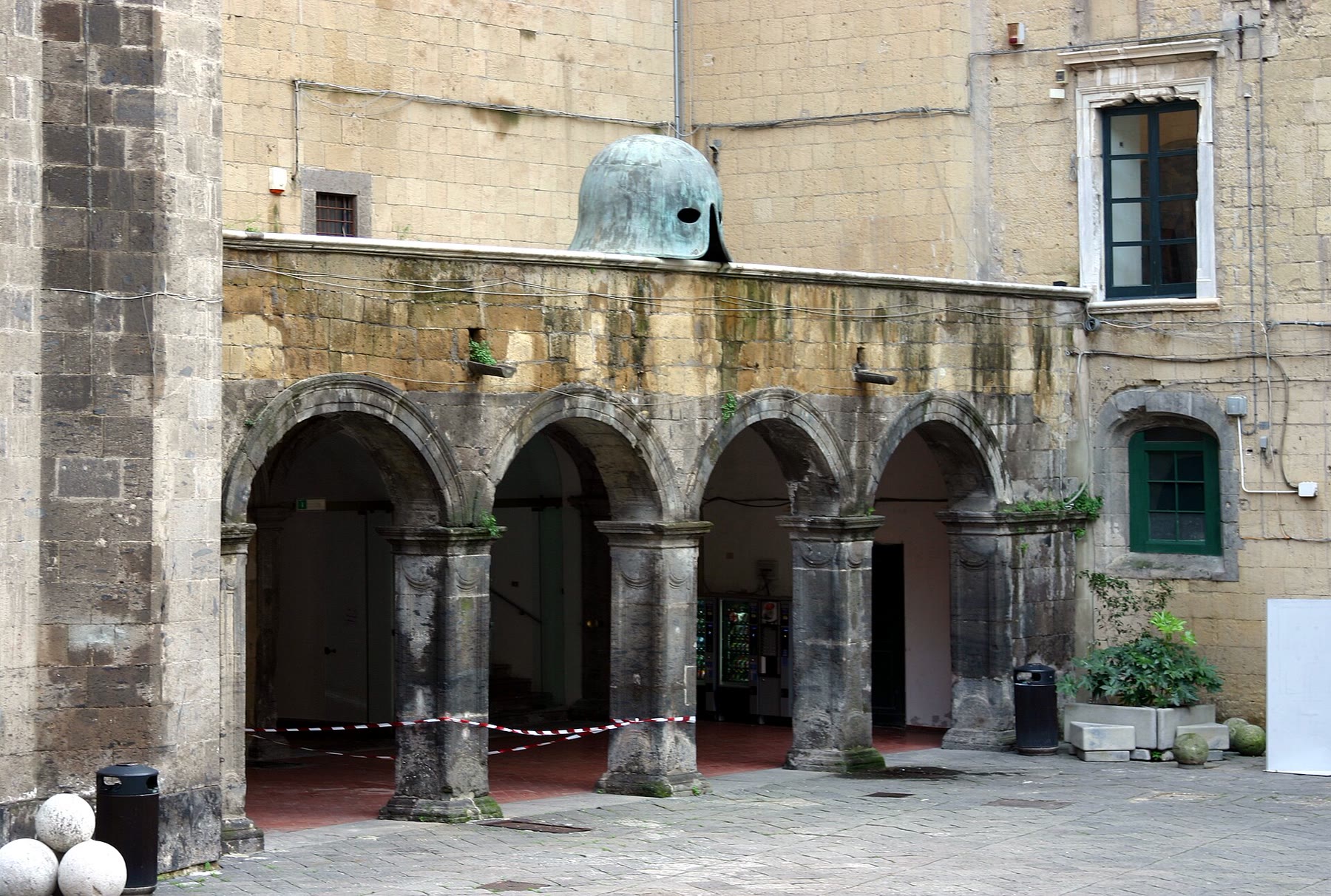 Italian courtyard well for Italian courtyard romance with cortile density climate still named