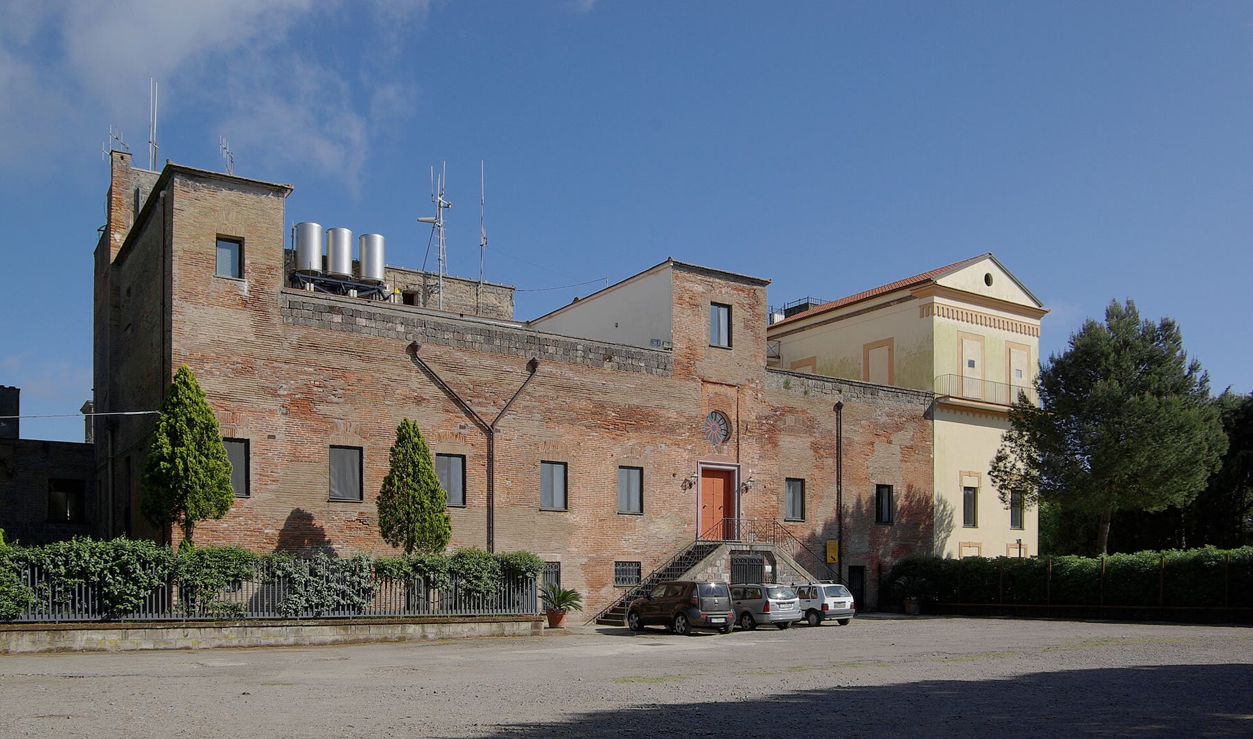 Sant'Agata sui Due Golfi for romance readers with two-gulf ridge climate and living peninsula hours still named